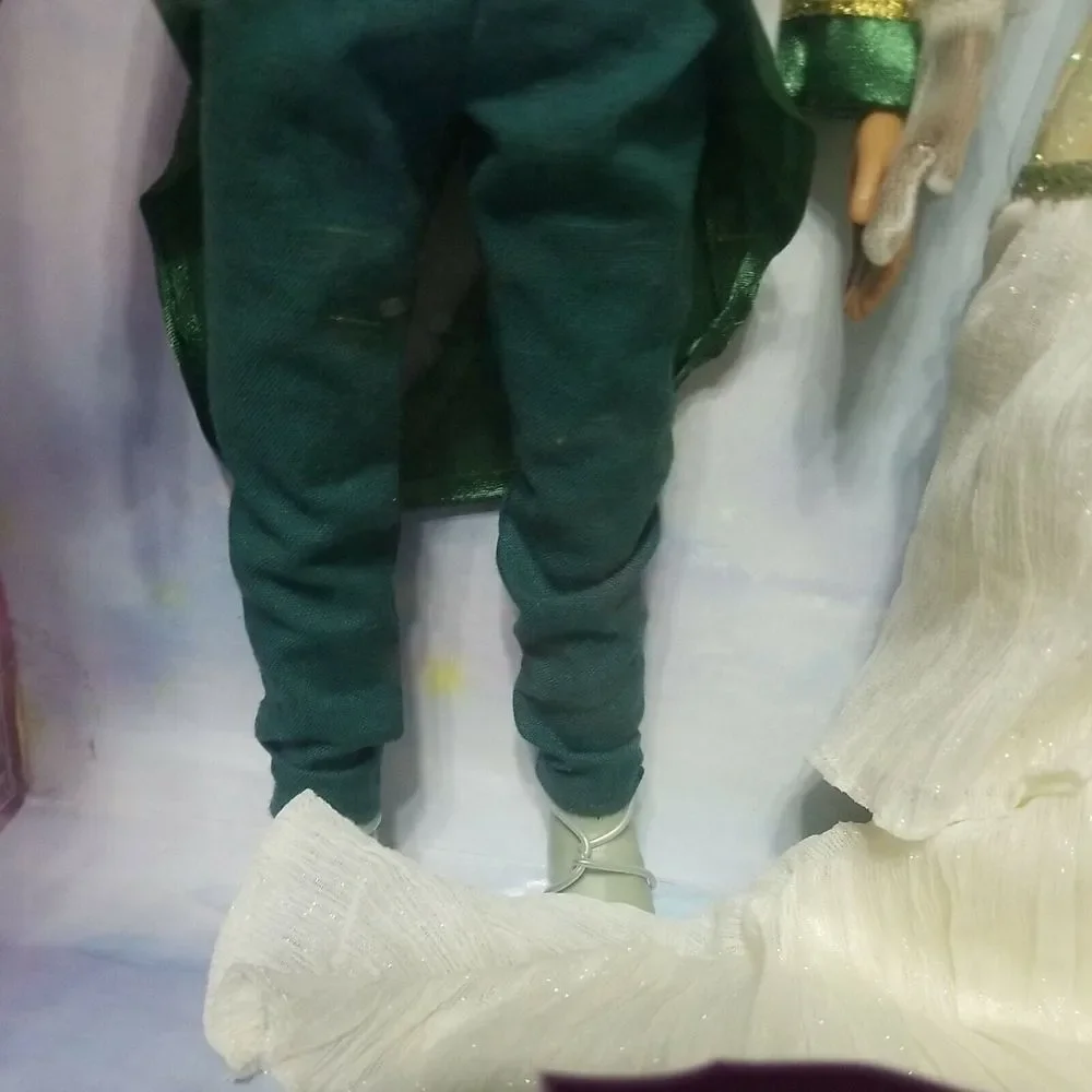 TIANA & NAVEEN ROYAL WEDDING Dolls Princess and the Frog Disney Store 2010 READ.
